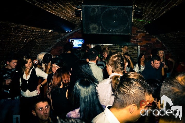 Petrecere în Club Escape, 