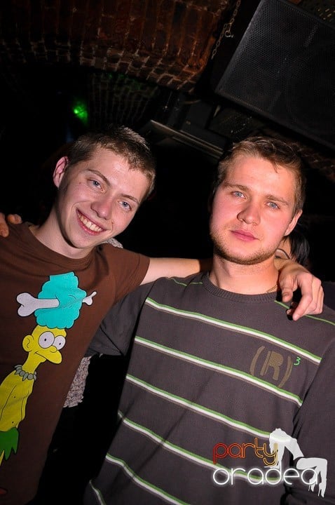 Petrecere în Club Escape, 