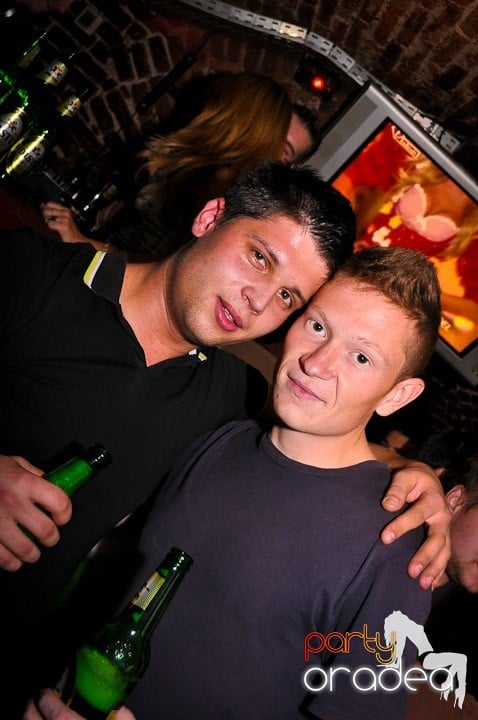 Petrecere în Club Escape, 