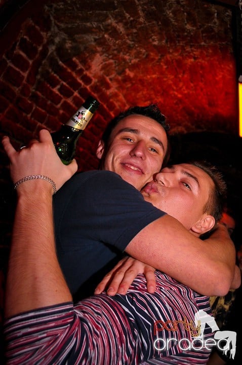 Petrecere în Club Escape, 