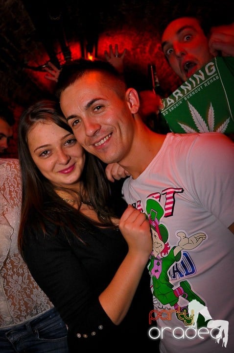 Petrecere în Club Escape, 