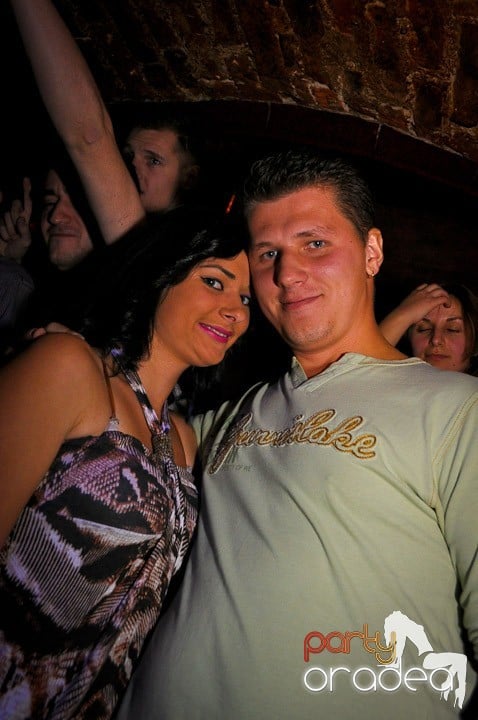 Petrecere în Club Escape, 