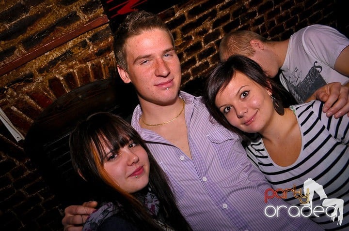 Petrecere în Club Escape, 