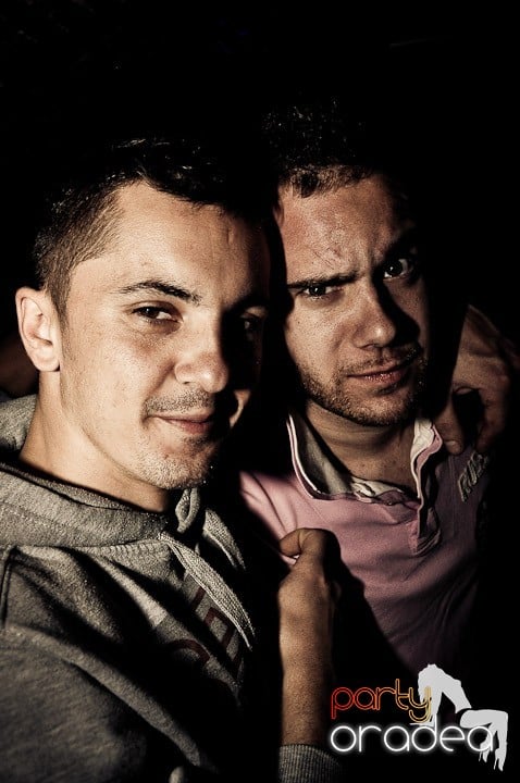 Petrecere în Club Escape, 