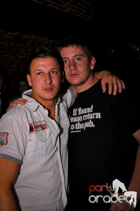 Petrecere în Club Escape, 