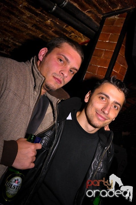 Petrecere în Club Escape, 