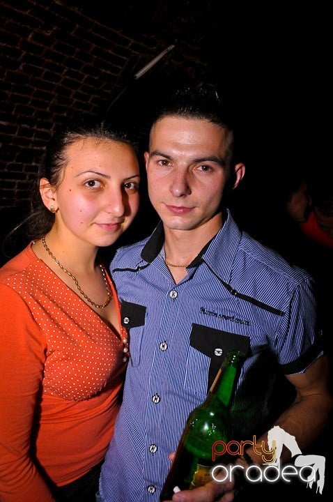 Petrecere în Club Escape, 