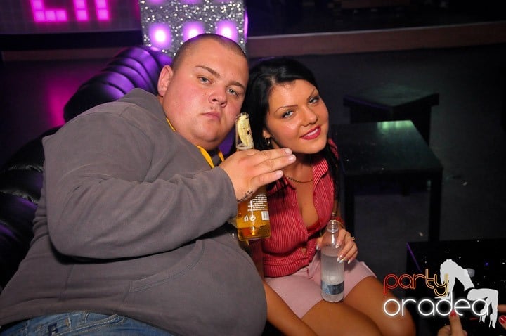 Petrecere în Club Life, 