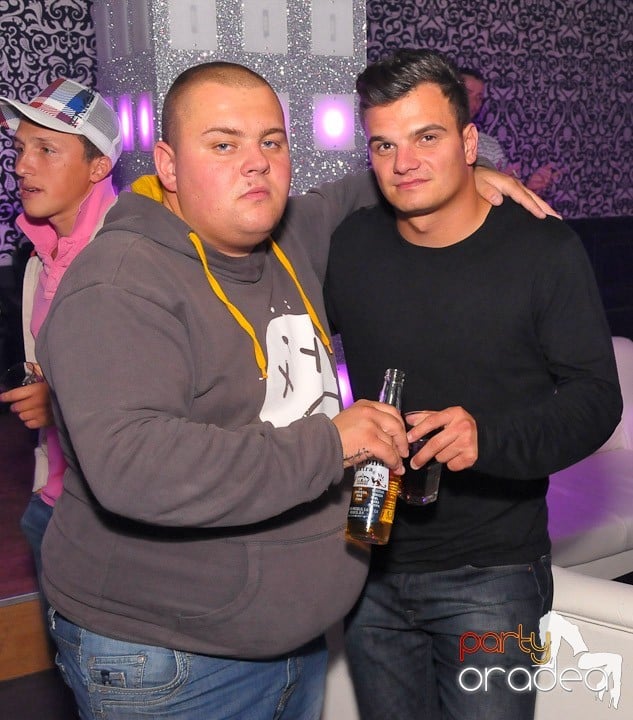 Petrecere în Club Life, 