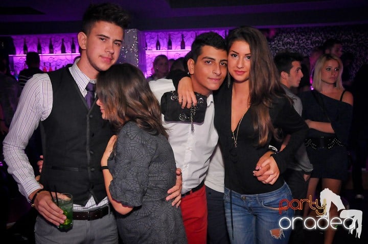 Petrecere în Club Life, 