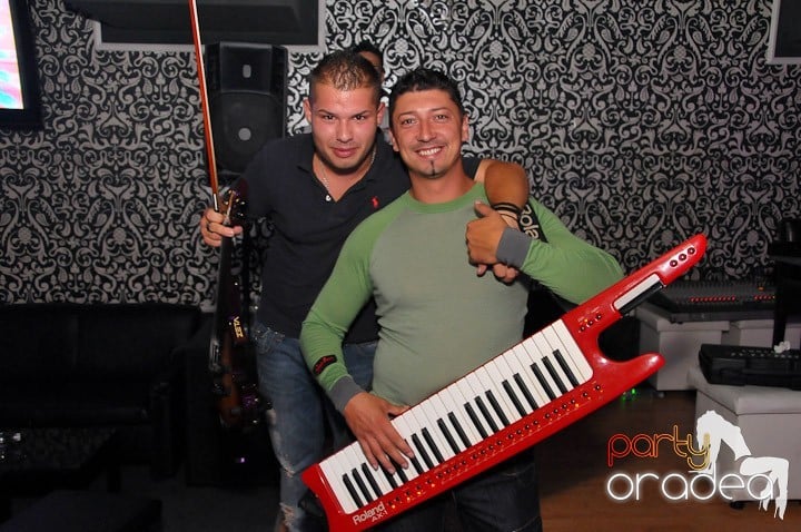 Petrecere în Club Life, 