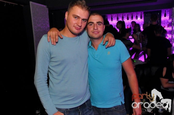 Petrecere în Club Life, 