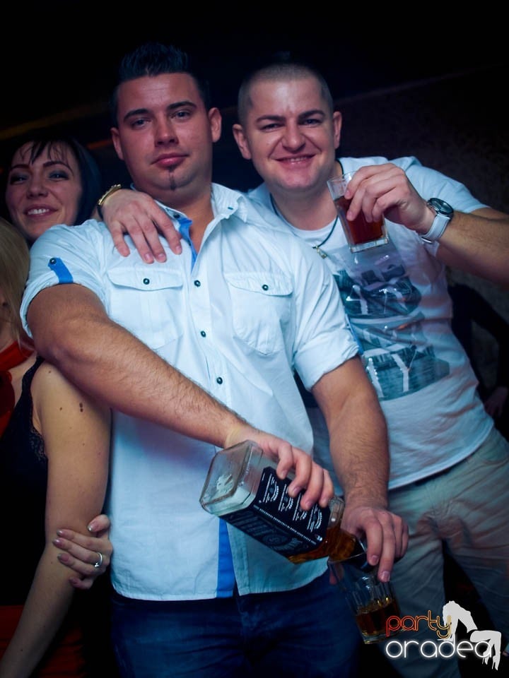 Petrecere în Club Life, 