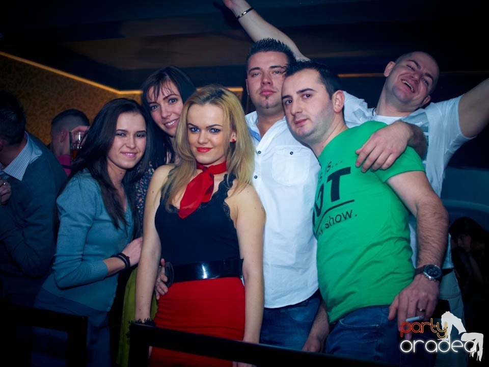Petrecere în Club Life, 