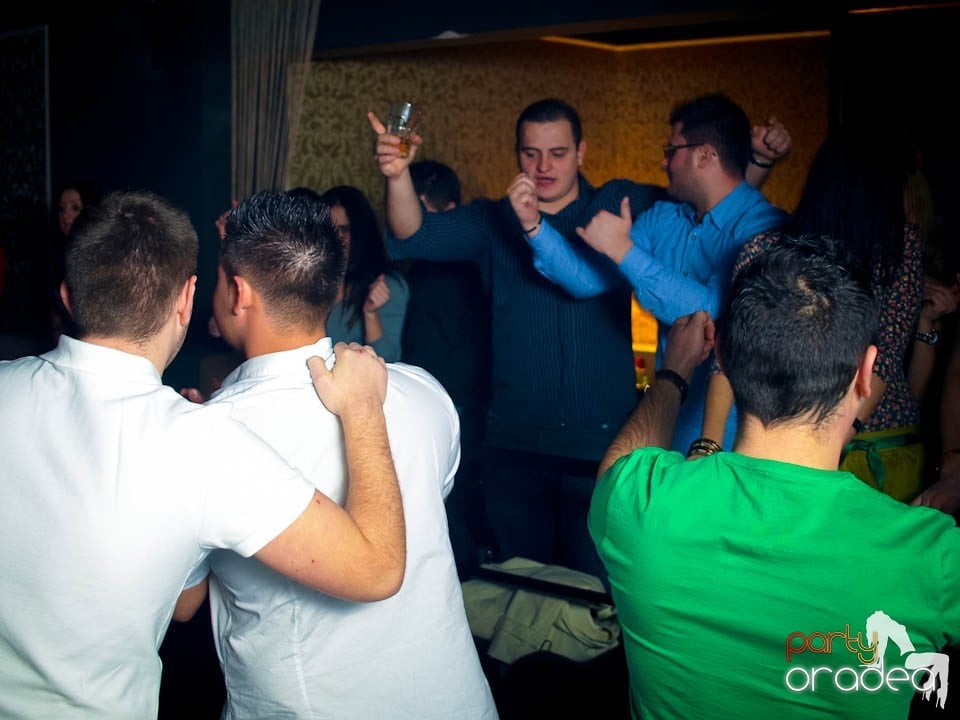 Petrecere în Club Life, 