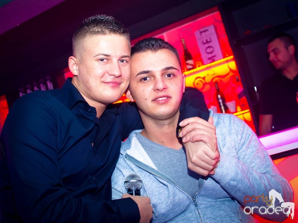 Petrecere în Club Life, 