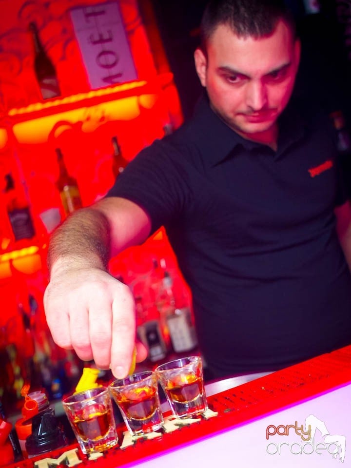 Petrecere în Club Life, 