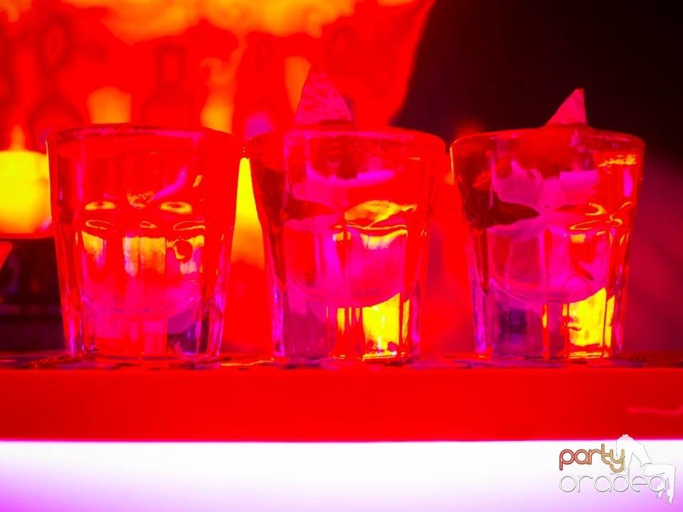 Petrecere în Club Life, 