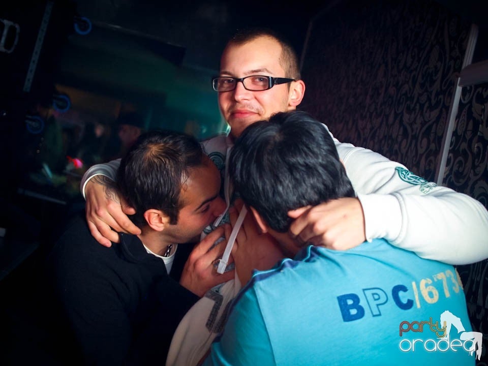Petrecere în Club Life, 