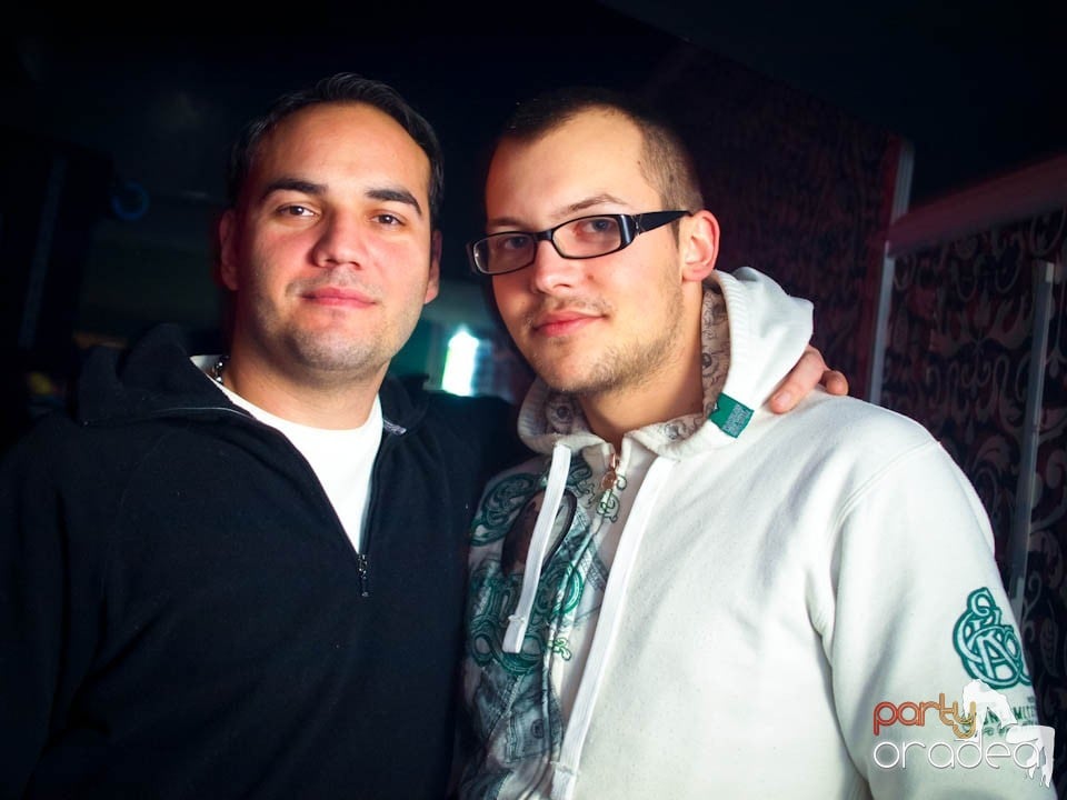 Petrecere în Club Life, 