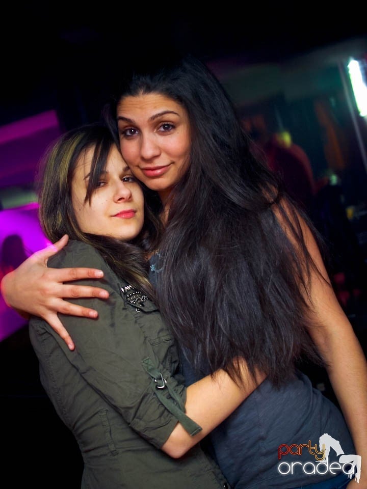 Petrecere în Club Life, 