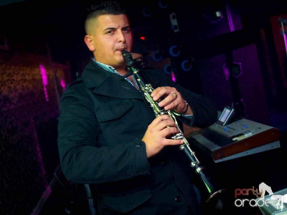 Petrecere în Club Life, 