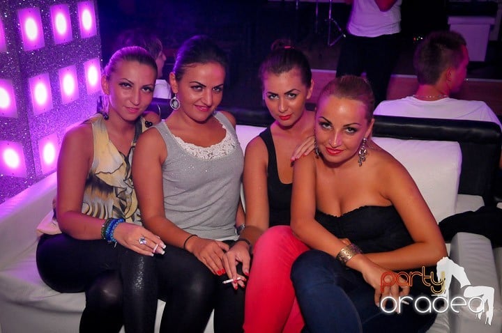 Petrecere în Club Life, 