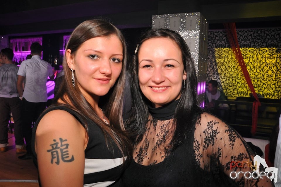 Petrecere în Club Life, 