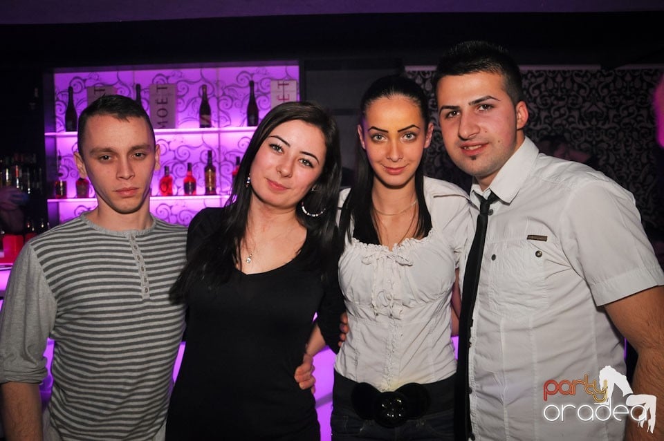 Petrecere în Club Life, 