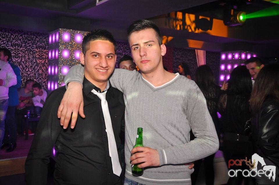 Petrecere în Club Life, 