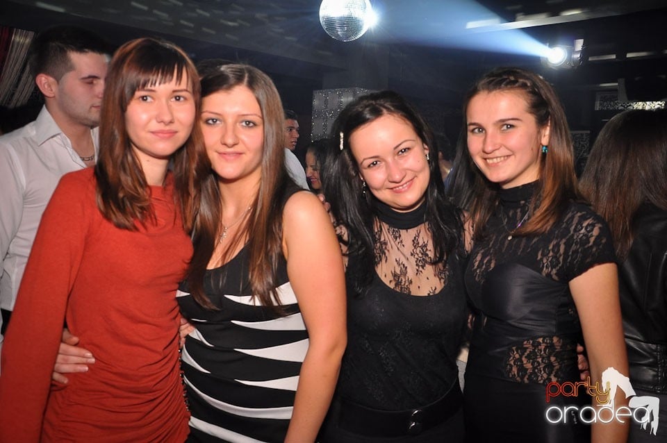 Petrecere în Club Life, 