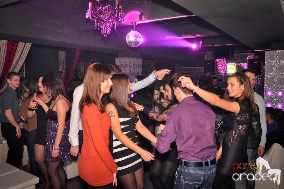 Petrecere în Club Life, 