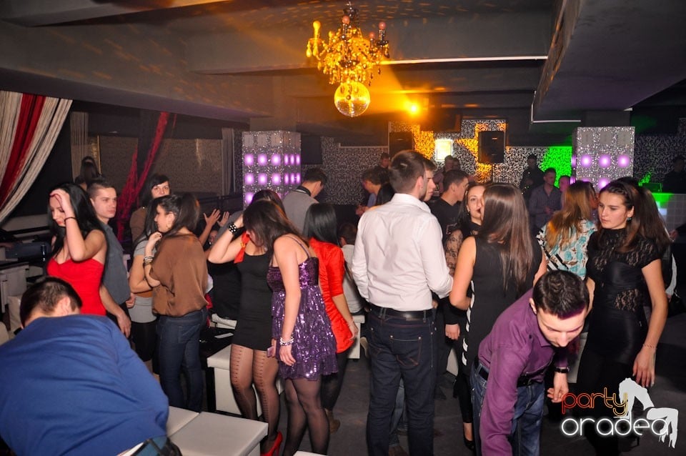 Petrecere în Club Life, 