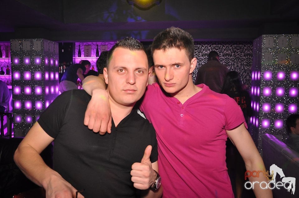Petrecere în Club Life, 