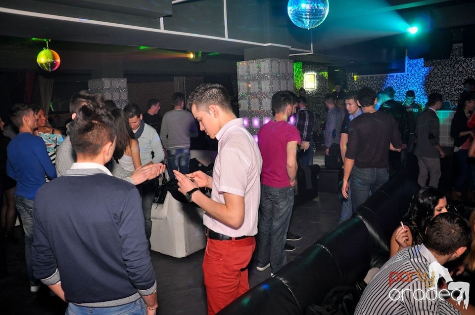 Petrecere în Club Life, 