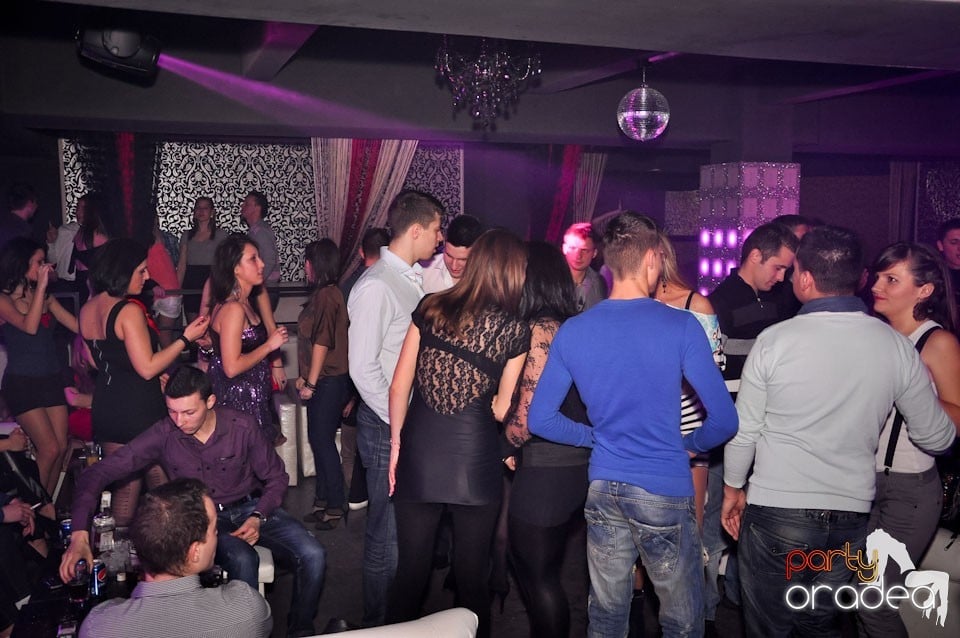 Petrecere în Club Life, 