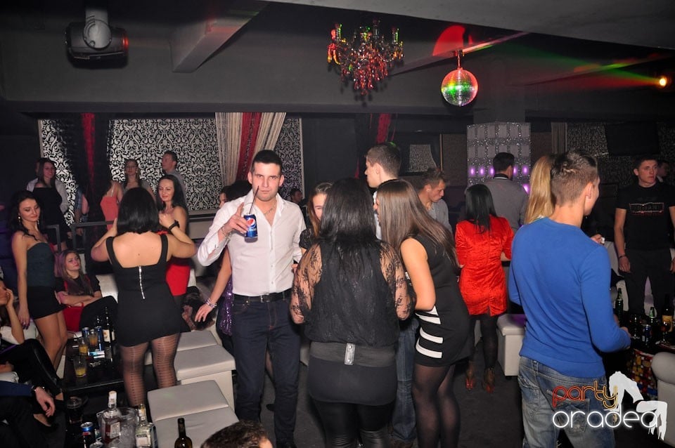 Petrecere în Club Life, 