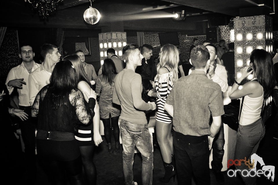 Petrecere în Club Life, 