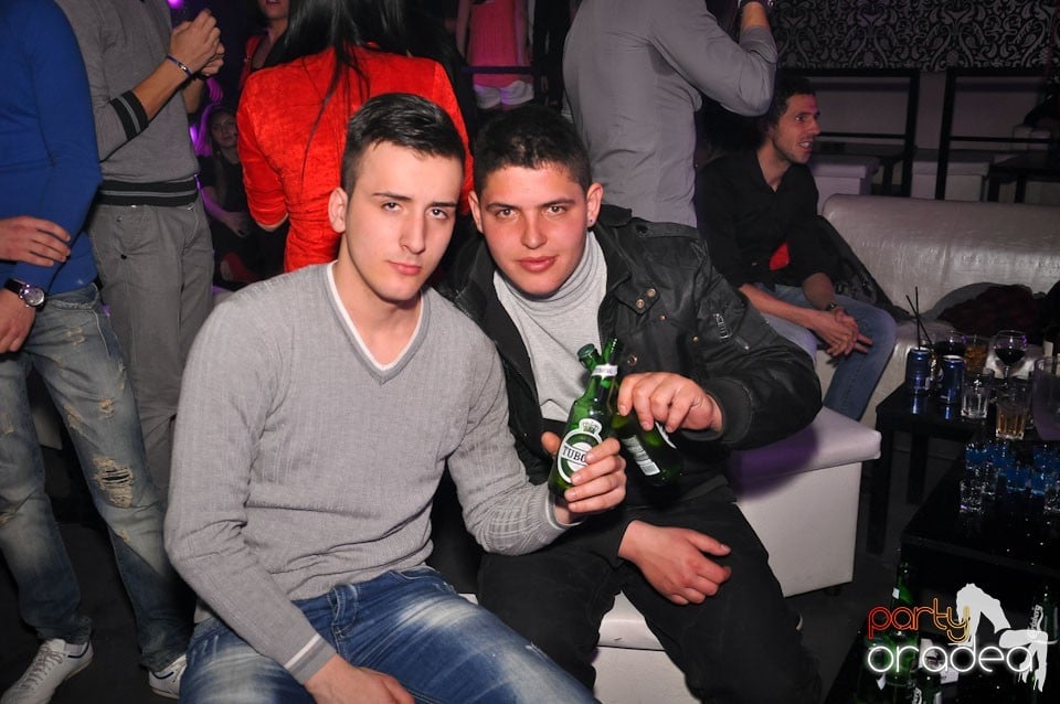 Petrecere în Club Life, 