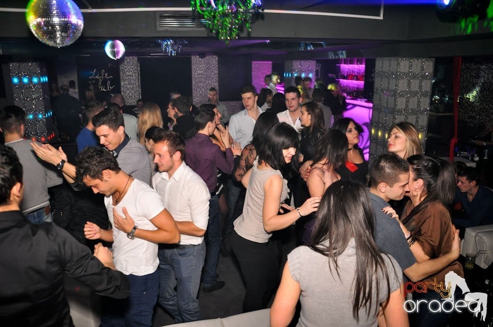Petrecere în Club Life, 