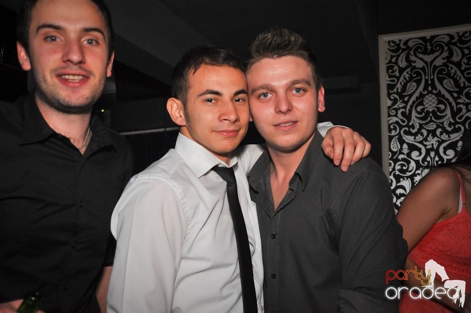 Petrecere în Club Life, 