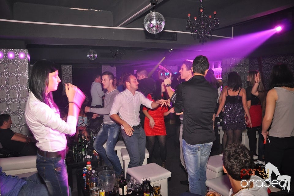 Petrecere în Club Life, 