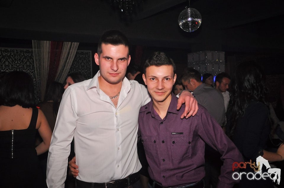 Petrecere în Club Life, 