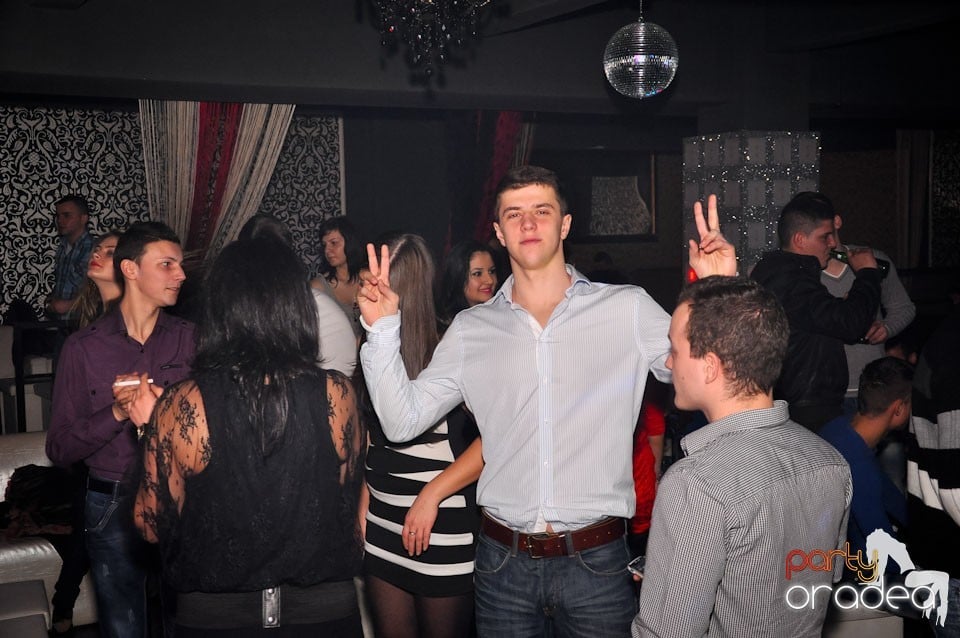 Petrecere în Club Life, 