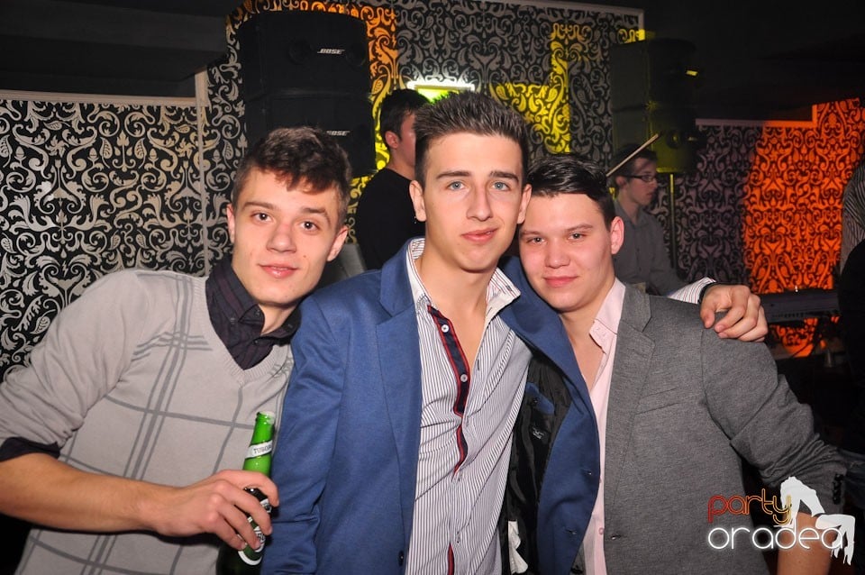 Petrecere în Club Life, 