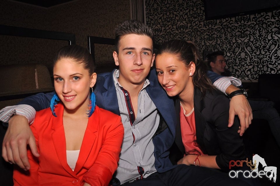 Petrecere în Club Life, 