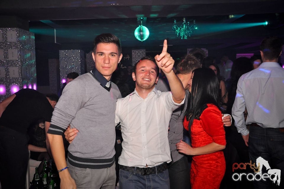 Petrecere în Club Life, 