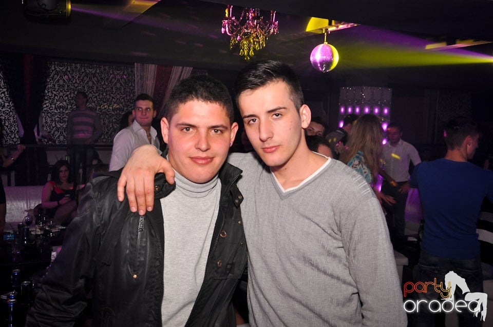 Petrecere în Club Life, 