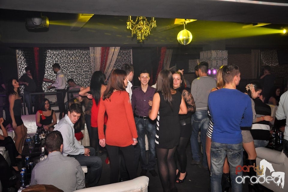 Petrecere în Club Life, 