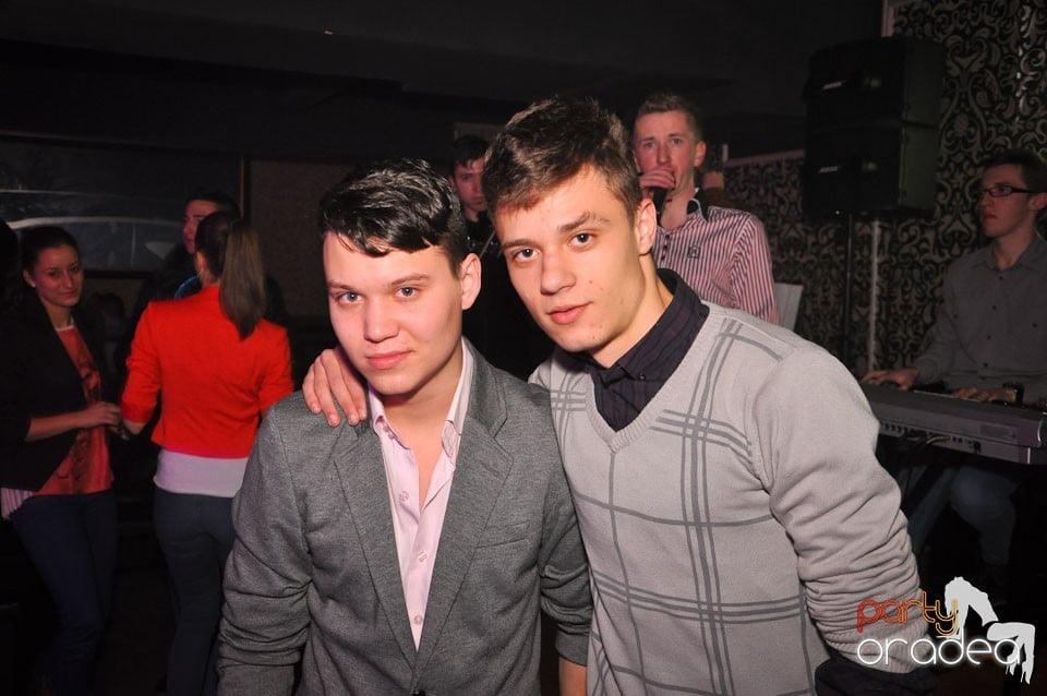 Petrecere în Club Life, 